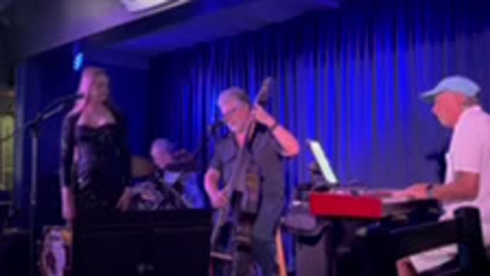 Jamie Everitt sings Fly Me to the Moon Live in Key West, FL